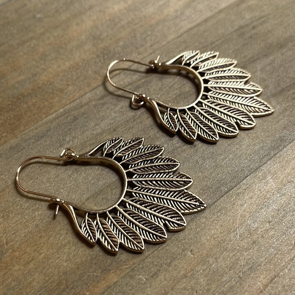Boho feather earrings gold NEW